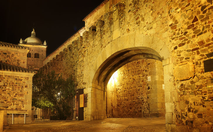 que ver caceres arco de la estrella