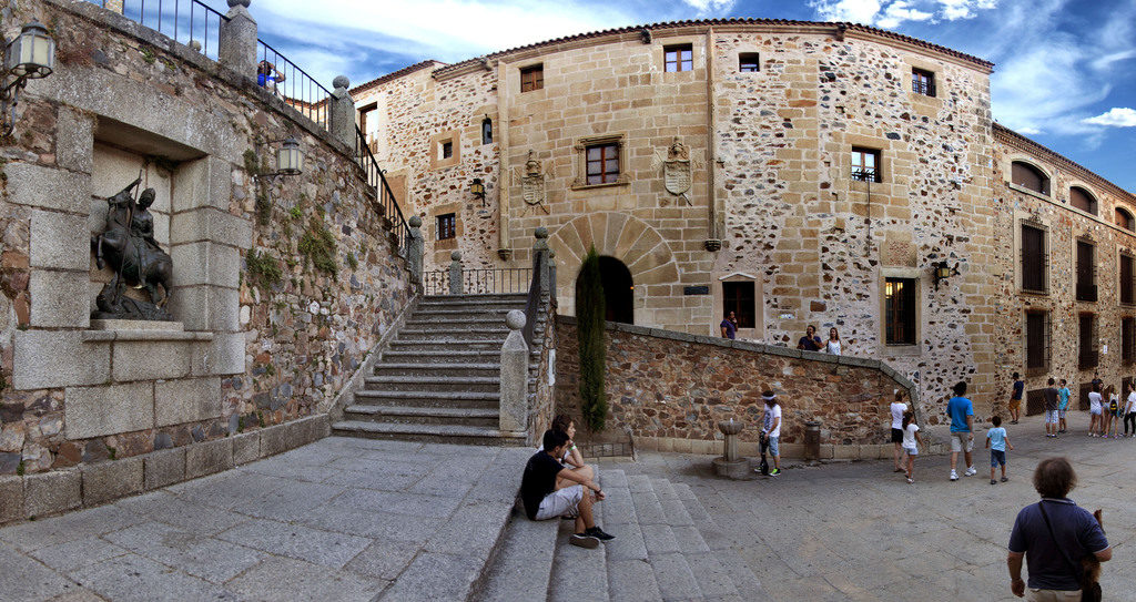 que ver caceres plaza san jorge